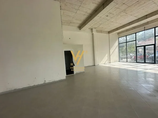 Tirane, jepet me qera ambjent biznesi Kati 0, 600 m² 7.200 € (KOMBINAT)