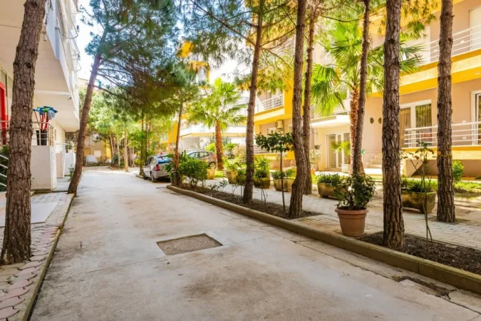 Durres, jepet me qera apartament 1+1+Aneks+Ballkon Kati 4, 70 m² 500 € (Qerret)