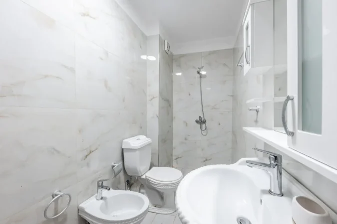 Durres, jepet me qera apartament 1+1+Aneks+Ballkon Kati 4, 70 m² 500 € (Qerret)