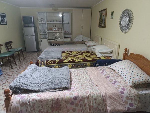 Tirane, jepet me qera shtepi 1+1 Kati 0, 50 m² 300 € 