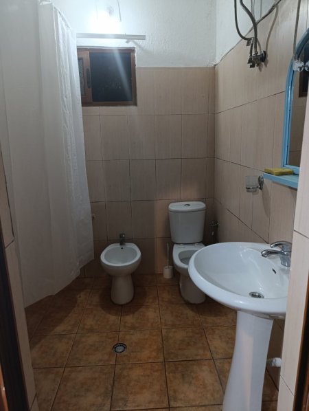 Tirane, jepet me qera shtepi 1+1 Kati 0, 50 m² 300 € 