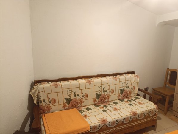Tirane, jepet me qera shtepi 1+1 Kati 0, 50 m² 300 € 