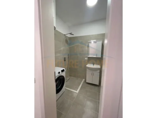 Tirane, jap me qera apartament 2+1 Kati 2, 112 m² 550 € (Fusha e Aviacionit)