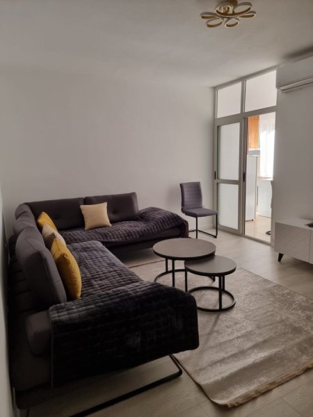 Tirane, jepet me qera apartament 1+1 Kati 3, 64 m² 650 € (Komuna e Parisit)