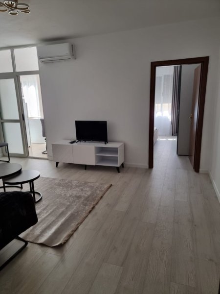 Tirane, jepet me qera apartament 1+1 Kati 3, 64 m² 650 € (Komuna e Parisit)