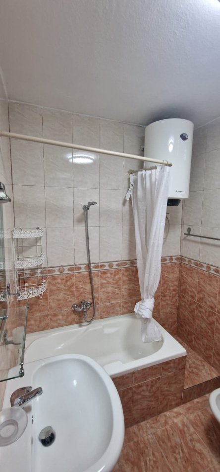 Tirane, jepet me qera apartament 1+1 Kati 3, 64 m² 650 € (Komuna e Parisit)