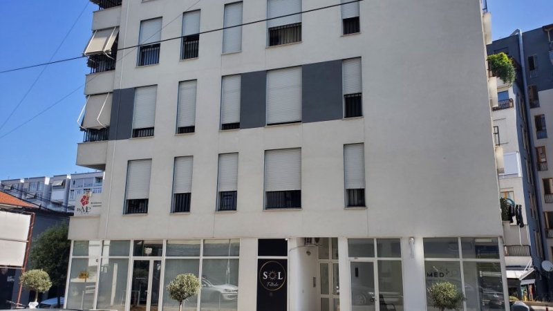 Tirane, jepet me qera , 800 € 