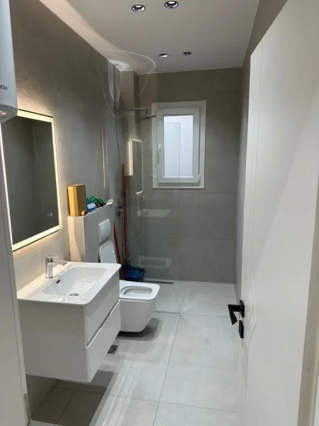 Tirane, jepet me qera apartament 2+1 Kati 4, 62 m² 800 € (Bllok Rruga Vaso Pasha )