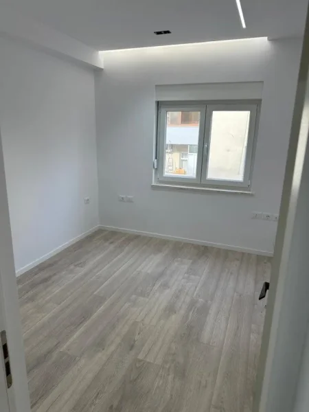 Tirane, jepet me qera apartament 2+1 Kati 4, 62 m² 800 € (Bllok Rruga Vaso Pasha )