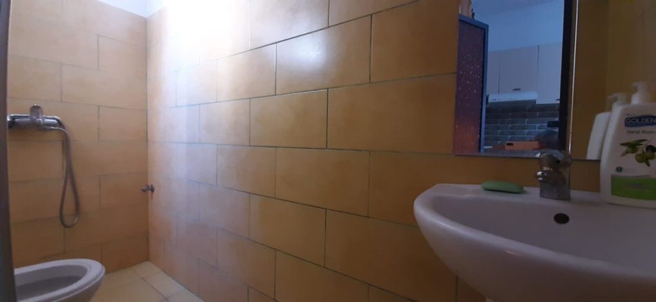 Tirane, jepet me qera garsonier 1+1 Kati 2, 40 m² 390 € (5 Maji)