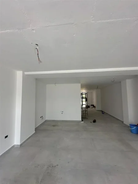 Tirane, jepet me qera dyqan Kati 0, 74 m² 750 € (grand park residence)