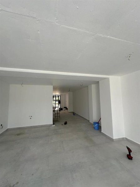 Tirane, jepet me qera dyqan Kati 0, 74 m² 750 € (grand park residence)