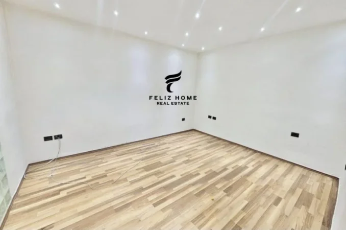 Tirane, jepet me qera dyqan Kati 0, 70 m² 700 € (RRUGA E BARRIKADAVE)