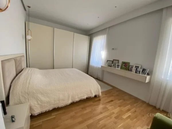 Tirane, shitet apartament 2+1 Kati 1, 183 m² 375.000 € (teg)