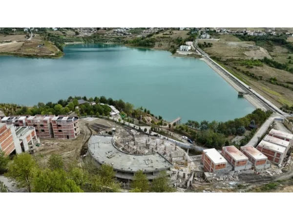 Tirane, shitet Dublex Kati 0, 121 m² 246.221 € (Liqeni i Farkes)