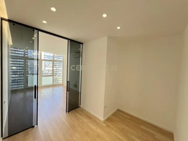 Tirane, shitet apartament 2+1 Kati 4, 114 m² 340.000 € (komuna e parisit)