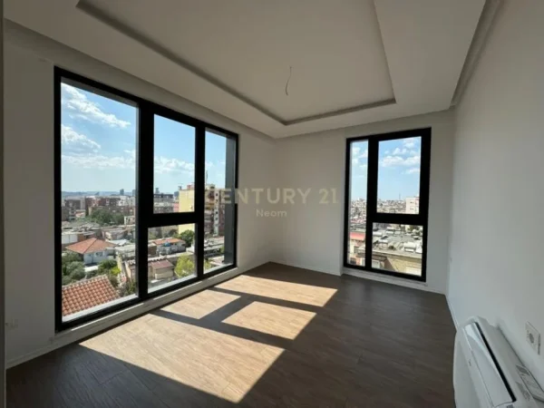 Tirane, shitet apartament 3+1 Kati 5, 179 m² 300.000 € (ali dem)