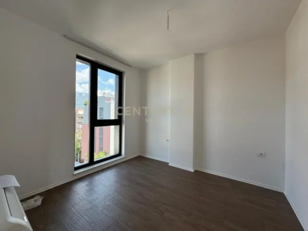 Tirane, shitet apartament 3+1 Kati 5, 179 m² 300.000 € (ali dem)