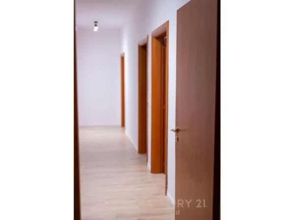 Tirane, shitet apartament 3+1 Kati 7, 144 m² 355.000 € (rruga e barrikadave)