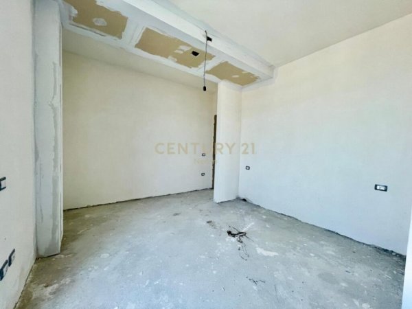 Tirane, shitet apartament 2+1 Kati 5, 138 m² 250.000 € (sauk)