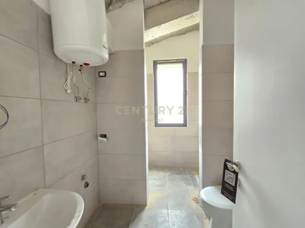 Tirane, shitet apartament 2+1 Kati 4, 127 m² 255.000 € (liqeni i thate)