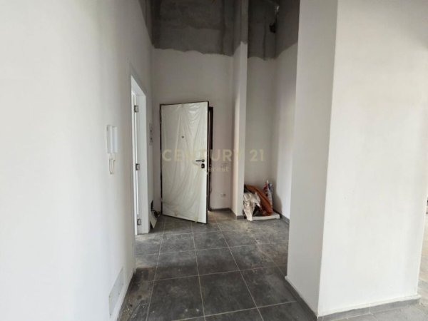 Tirane, shitet apartament 2+1 Kati 4, 127 m² 255.000 € (liqeni i thate)