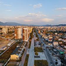 Tirane, jepet me qera ambjent biznesi Kati 0, 183 m² 3.500 € (Fusha Aviacionit)