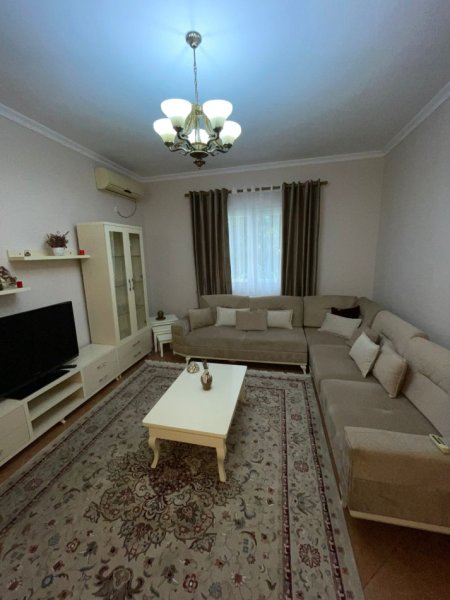 Tirane, jepet me qera Vile 4+1+Ballkon Kati 3, 600 m² 2.000 € (Selite)