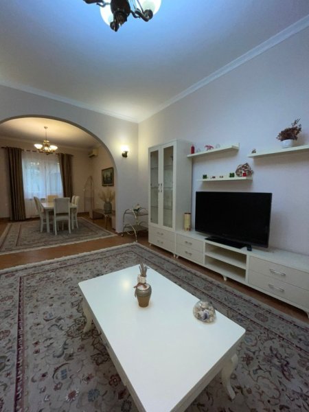Tirane, jepet me qera Vile 4+1+Ballkon Kati 3, 600 m² 2.000 € (Selite)