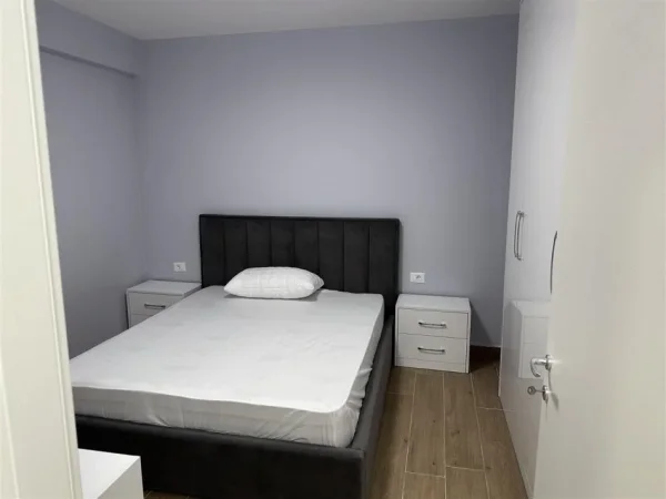Tirane, jepet me qera apartament 1+1+Ballkon Kati 3, 66 m² 450 € (SELITE)