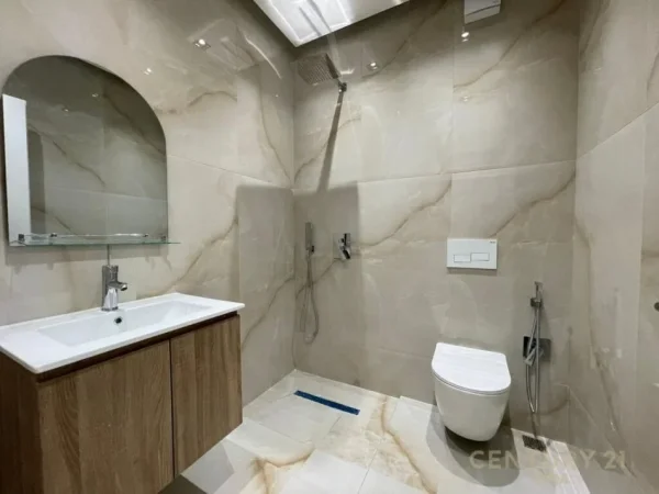 Tirane, shitet apartament 2+1 Kati 2, 121 m² 210.000 € (Kopeshti botanik)