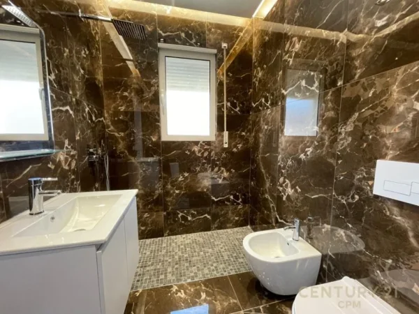 Tirane, shitet apartament 2+1 Kati 2, 121 m² 210.000 € (Kopeshti botanik)