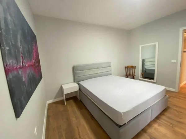 Tirane, jepet me qera apartament 2+1+Ballkon Kati 13, 125 m² 990 € (Ish Ekspozita Sot)