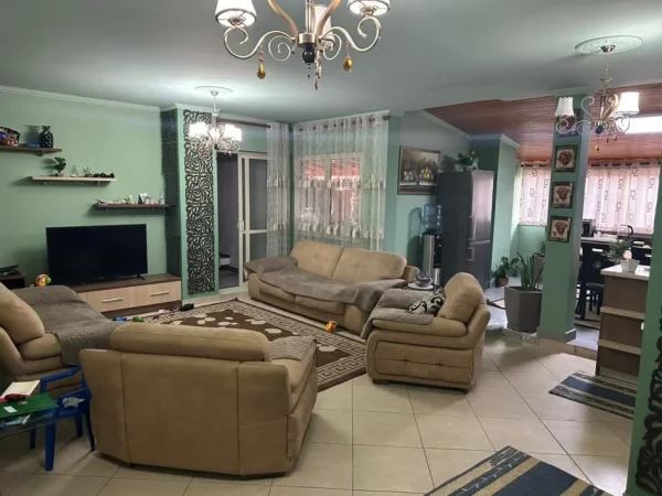 Tirane, shitet apartament 3+1+Ballkon Kati 3, 168 m² 186.001 € (Fresk)