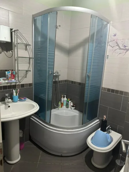 Tirane, shitet apartament 3+1+Ballkon Kati 3, 168 m² 186.001 € (Fresk)