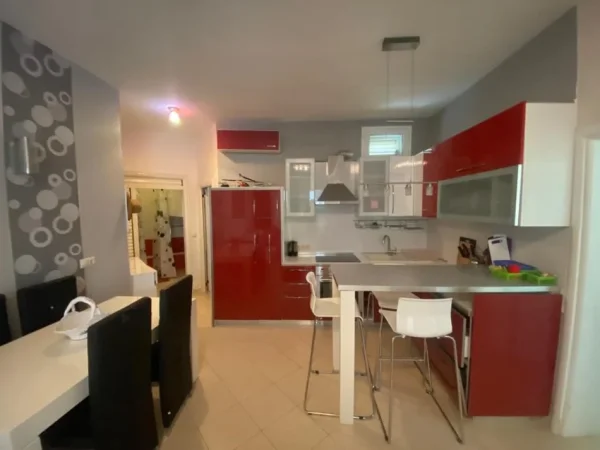 Durres, shitet apartament 2+1+2 , 85 m² 200.000 € (GJIRI LALEZIT!)
