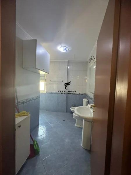 Tirane, jepet me qera apartament 2+1 Kati 2, 110 m² 700 € (DON BOSCO)