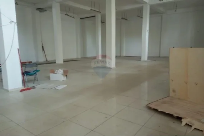 Tirane, jepet me qera magazine Kati 0, 350 m² 3.500 € (5 Maj)