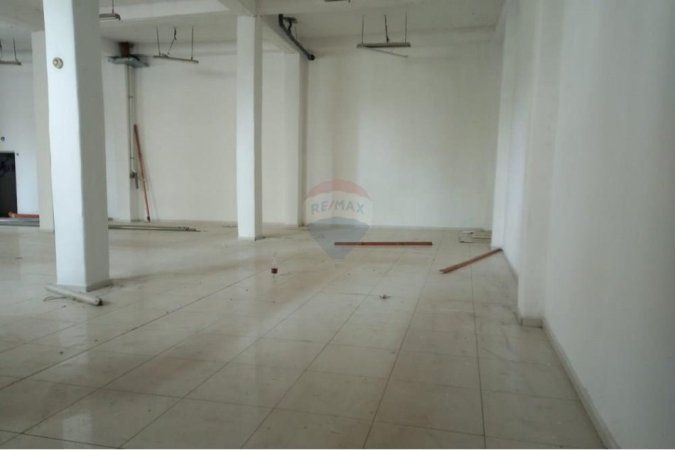 Tirane, jepet me qera magazine Kati 0, 350 m² 3.500 € (5 Maj)