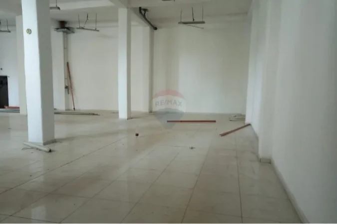 Tirane, jepet me qera magazine Kati 0, 350 m² 3.500 € (5 Maj)