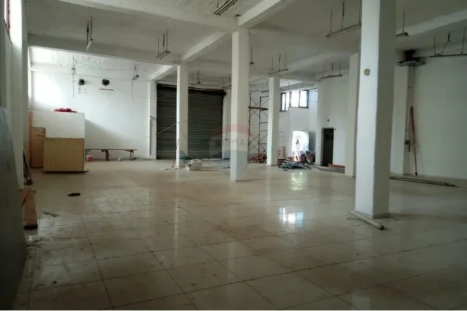 Tirane, jepet me qera magazine Kati 0, 350 m² 3.500 € (5 Maj)