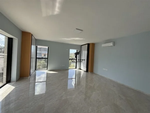 Tirane, jepet me qera magazine Kati 0, 1.100 m² 5.500 € (VORE)