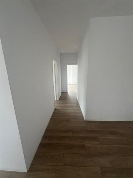 Tirane, jepet me qera zyre Kati 2, 95 m² 1.350 € (Rruga e Kavajes)