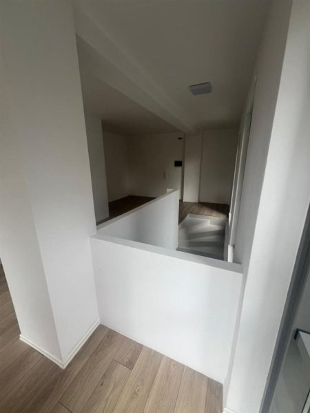 Tirane, jepet me qera zyre Kati 2, 95 m² 1.350 € (Rruga e Kavajes)