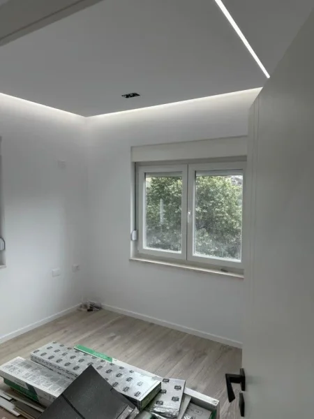 Tirane, jepet me qera apartament 2+1+Aneks+Ballkon Kati 4, 63 m² 800 € (bllok)