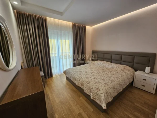 Tirane, shes apartament 3+1+3+POST PARKIMI +Ballkon , 210 m² 450.000 € (Sauk i Ri, TEG)