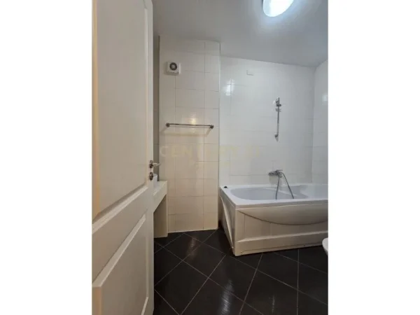 Tirane, shes apartament 3+1+3+POST PARKIMI +Ballkon , 210 m² 450.000 € (Sauk i Ri, TEG)