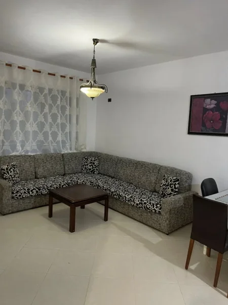 Tirane, jepet me qera apartament 2+1 Kati 3, 105 m² 450 € (astir)