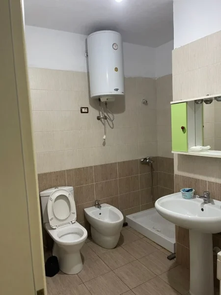 Tirane, jepet me qera apartament 2+1 Kati 3, 105 m² 450 € (astir)