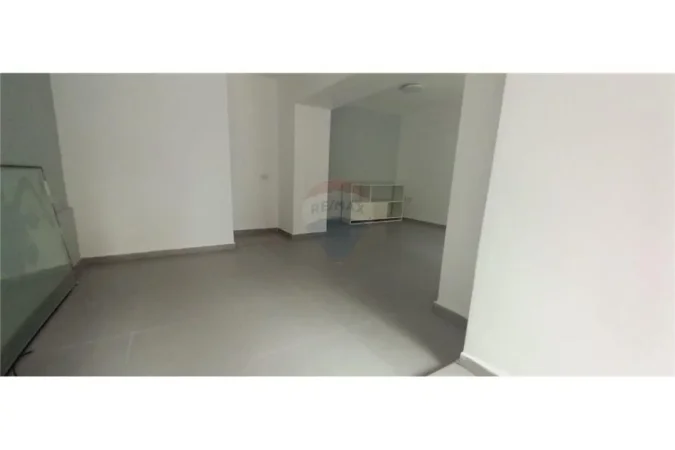 Tirane, shitet dyqan Kati 0, 35 m² 90.000 € (Myslym Shyri)